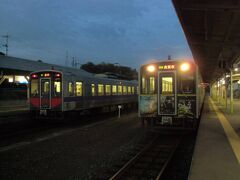 そうして、列車に乗ること30分近く．．．．．．
江津駅へ到着しました。