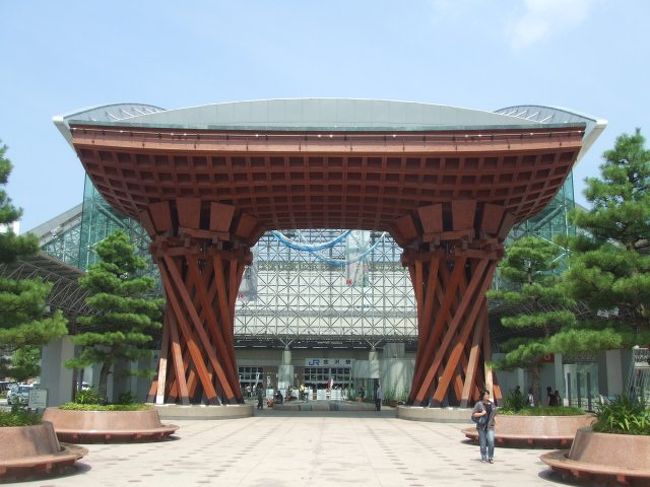 着いた先は金沢駅。ここで乗り継ぎの関係で1時間の待ち合わせ。