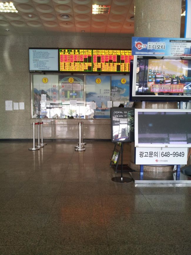 タクシーをひろって、先程のバスターミナルに戻ります。