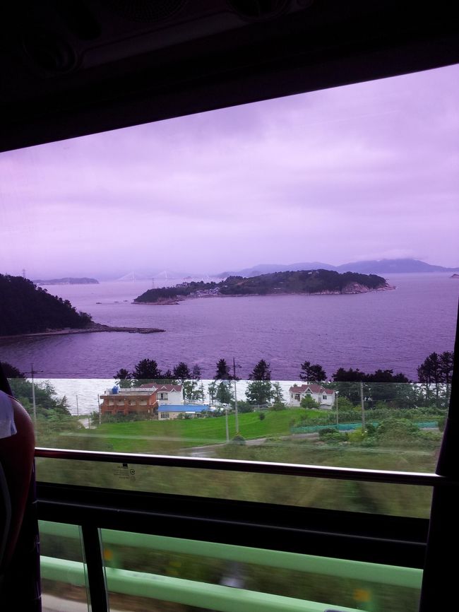 天気がよかったのに、上が色つきガラスなのを無視して写真をとっていたら<br />こんな感じに・・・