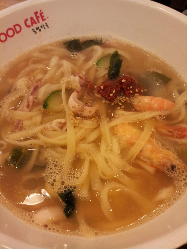 海鮮うどんみたいなの。結構いけました。