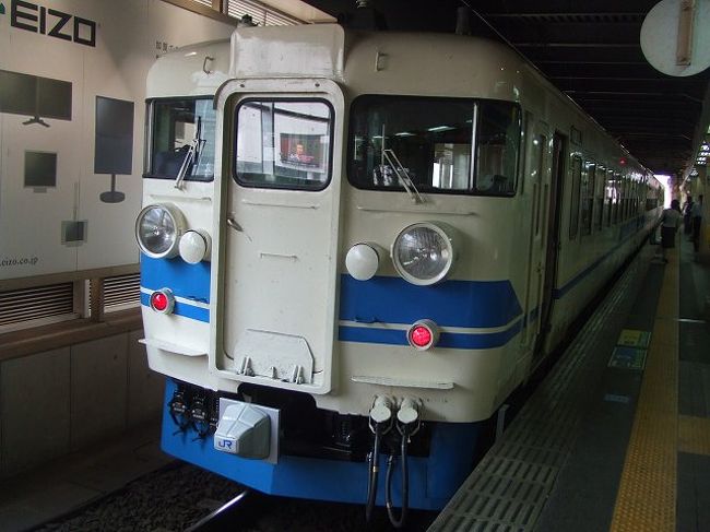 金沢からふたたび列車に乗って移動した先は福井。今まで行ったことのない県の一つでした。初めての到達です。福井駅で途中下車をしました。