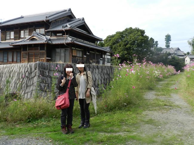 大きなお屋敷をバックに、らぼさんとガブちゃんのツーショット！