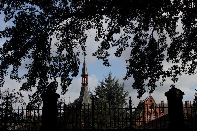 何やら、由緒正しそうな建物が見えてきました。