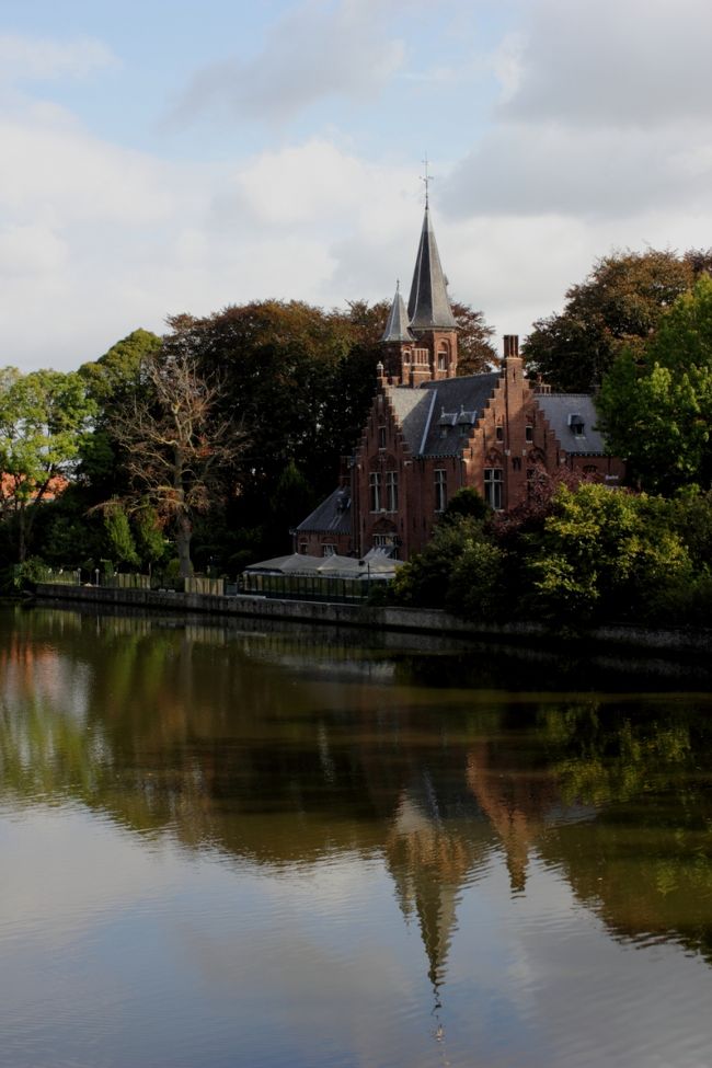 特にガイドブックに表記もない建物ですが、とても綺麗です。