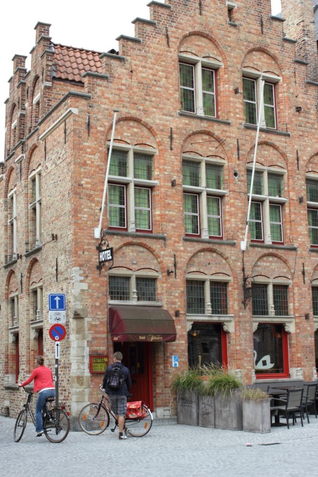 サイクリングの人も。