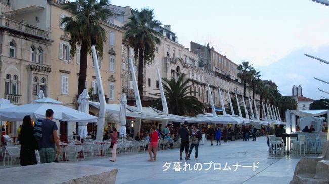 宮殿前の夕暮れのプロムナード。