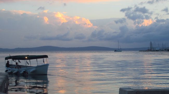 夕暮れのスプリト港。