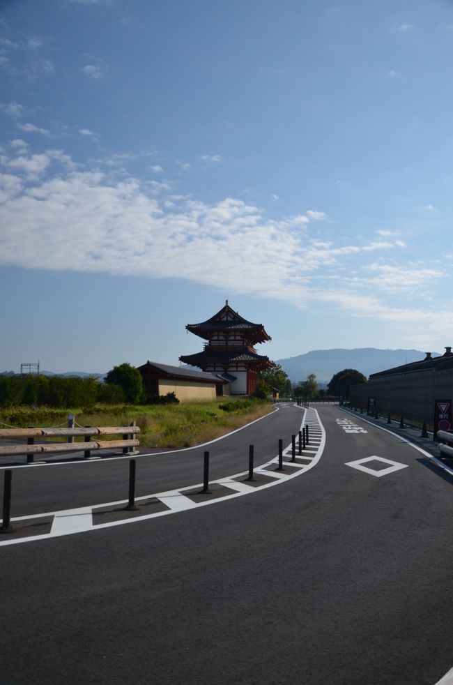 車道を渡って朱雀門へ。ここにも2人ガードマンが立って横断する人の安全を見てくれています。