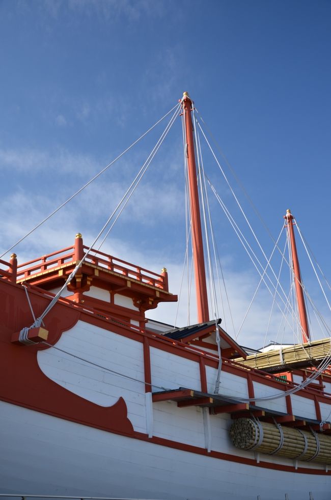 遣唐使船と秋の碧空。