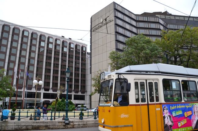 この旅のお宿は、インターコンチネンタルホテル。<br /><br />空港からホテルまではタクシーで５８５０フォリント(２１ユーロ)、３０分ぐらい。<br /><br /><br />[Hotel HP] http://www.budapest.intercontinental.com/en/start.html