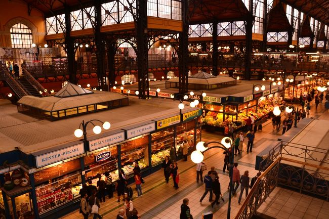 マーケット独特の、わくわくする雰囲気。