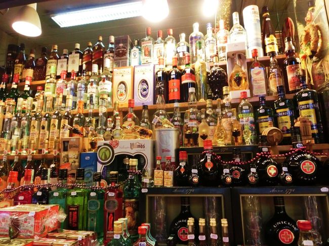 お土産のトカイワインは、いろいろ見た結果、１階にあるスーパーのコープが１番安かった。<br /><br />トカイ・アッス・６プットニョッシュが５８００フォリント。<br /><br />日本で買う約３分の１のお値段。<br /><br />黒いボトルの養命酒Unicumも気になったけど、苦いと言われてあきらめた。