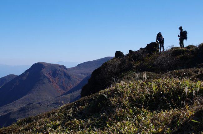 三俣山北峰のカップル<br />若いだけに元気に登ってきた。<br />うらやましい。<br />14時40分