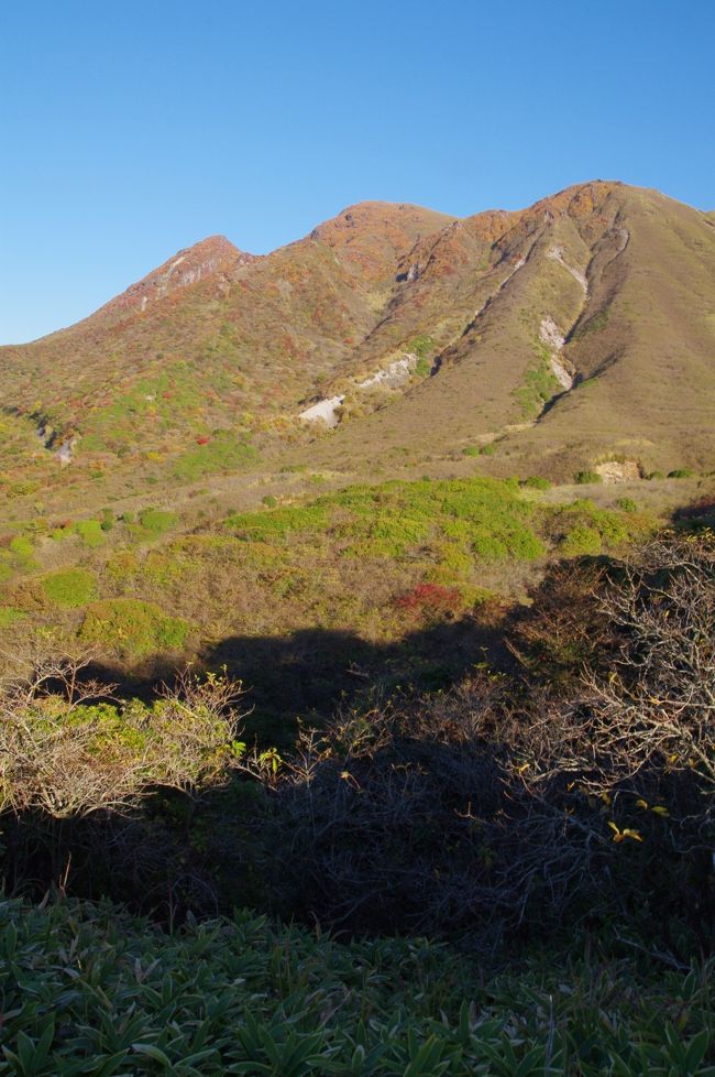 登ってきた三俣山<br />陽が傾いてきた16時20分