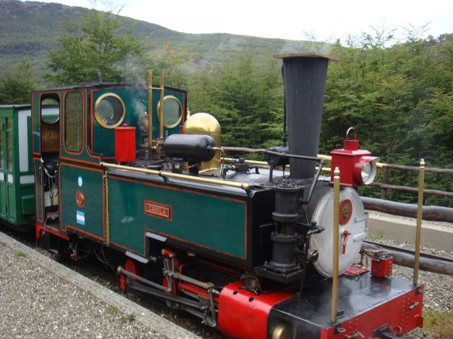 シュポシュポ。<br />今は観光列車ですが、かつてはこの地に建設された刑務所の、木材を運搬するために造られた列車です。