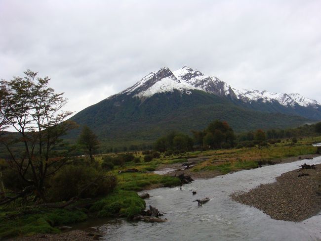 全体的に湿地帯で、川が縦横に流れています。<br /><br />晴れてたらすごい絶景だろうな･･･