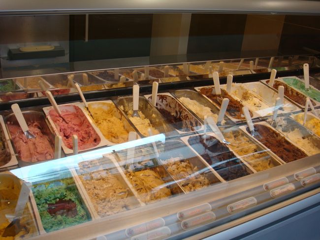 寒いところで冷たいものを食べるのも醍醐味。<br /><br />寒いけど、買い食い決定！<br />