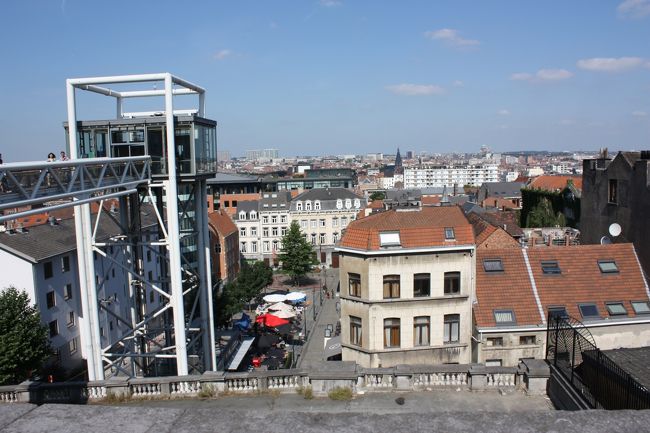 最高裁判所前の展望台。左手のエレベーターで上がってきました。なかなか見晴らしがいいところ♪