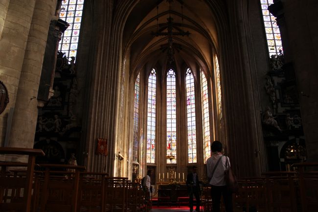 ぶらぶら歩いていたら教会があったので、入ってみました。<br />ノートルダム・デュ・サブロン教会。<br />外観を撮るのは忘れました(笑)