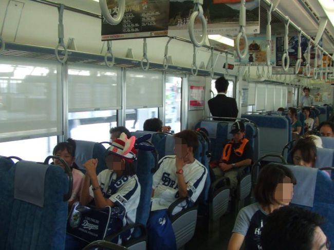 この日はちょうどドラゴンズの山本昌投手の200勝のリーチのかかった試合のある日、ということで、ドラゴンズファンがたくさん乗っていました・・・いいなぁ。試合行きたかったな。