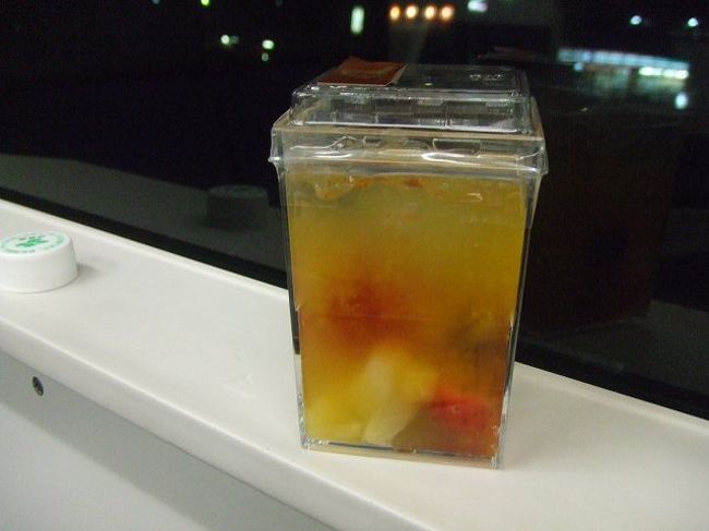 デザートは、おなじく静岡駅で買ったゼリー。<br />遅い夕食をしながら、今回の旅が終わります。