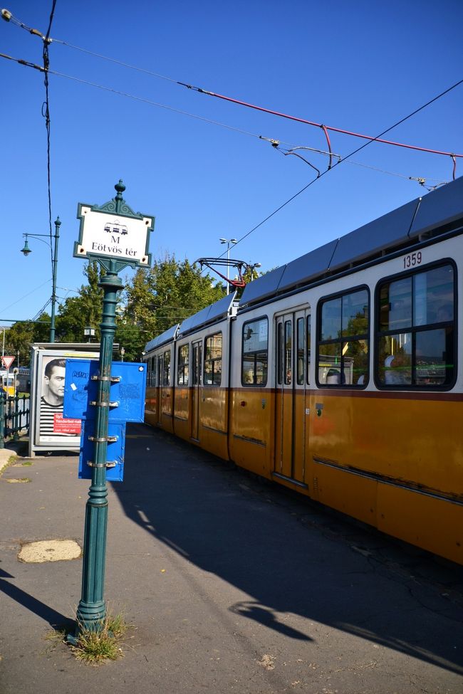 重ーいポーランド食器を抱えてホテルに戻り、いま一度パッキング。<br /><br />まだ切符の有効時間が数分残っていたので、初めてトラムにトライ。