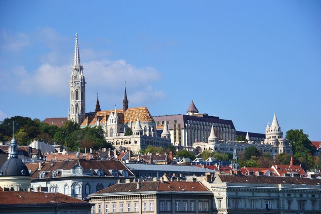 右に見えるは、マーチャーシュ教会や漁夫の砦。