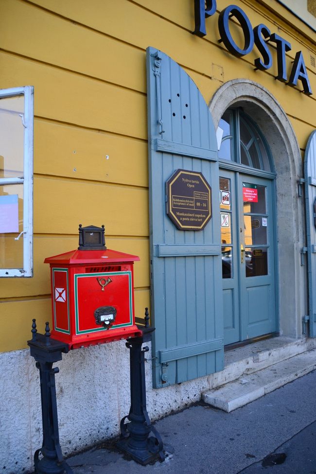 かわいらしい、街の郵便局。