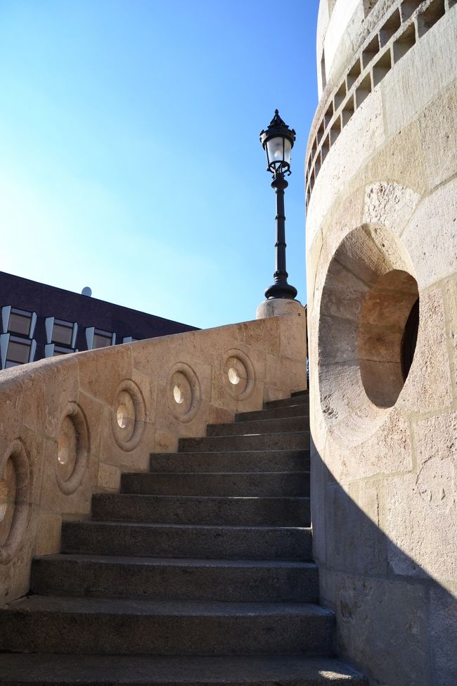 童話に出てきそうな、お城の階段を上ると…