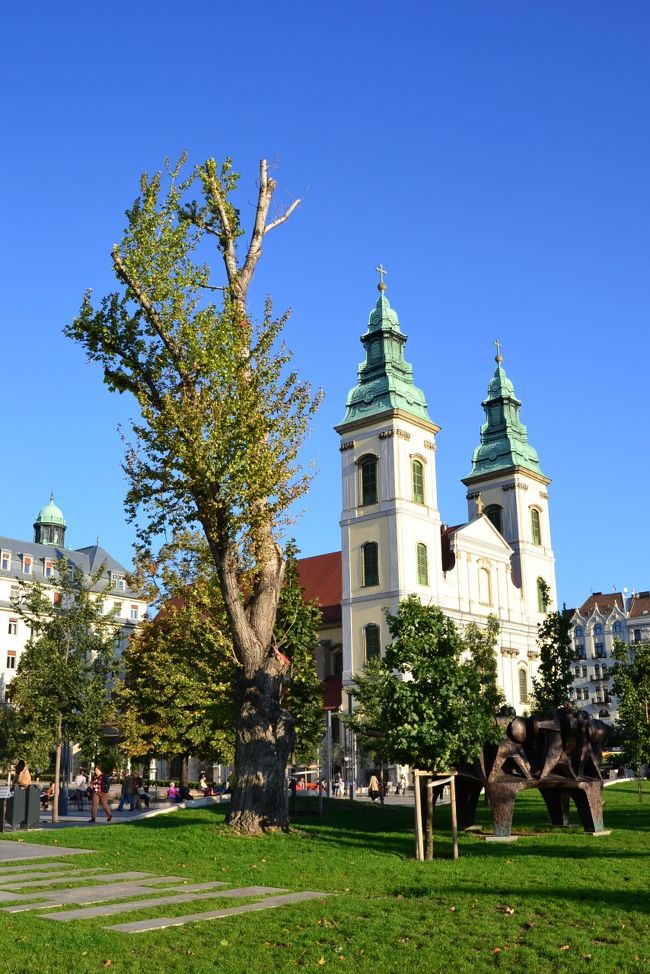 パプリカ粉を買い忘れていたので、もう１度中央市場へ。<br /><br />トラムや地下鉄は、まだ１度も利用せず…