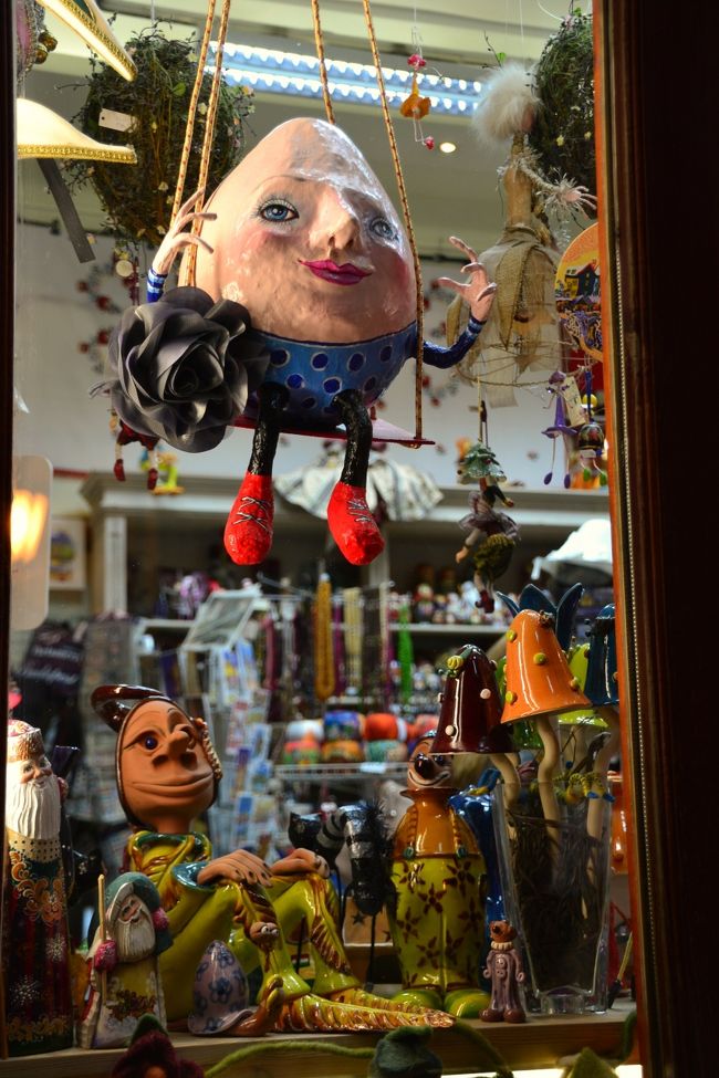 ウィンドーはにぎやか。