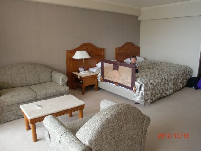 オーションビューのデラックスツイン。<br />すごく広くて景色もよかった。<br />夕日の見える部屋をリクエストしていて、<br />晴れていれば見れる部屋にしてくれてました。<br />曇りだったけど・・・。