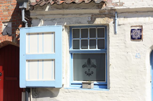 窓もドアもとてもかわいい♪