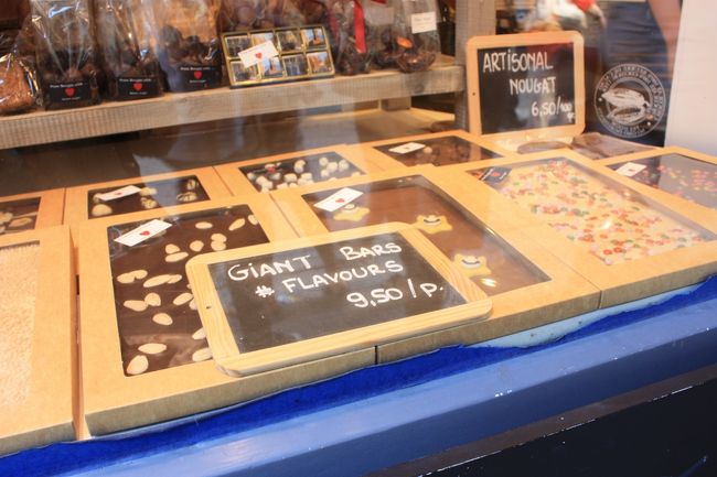 ベルギーでは、こんな風に大きいチョコレートもよく見かけました。一人旅じゃなければ買うんだけどな〜。
