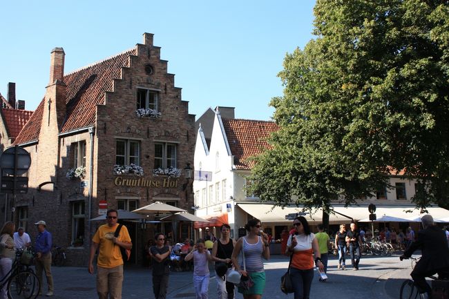 30分ほどの運河クルーズを終え、今度はお土産を探しがてら街歩きです。