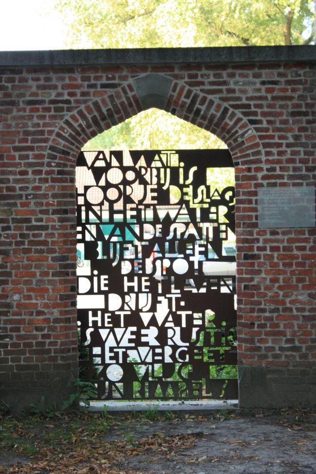 面白い門？ドア？だったのでぱしゃり。