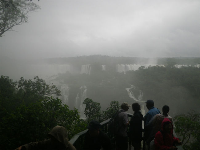そして最初の展望台。この日は終日曇り、時々雨の一日でチョット暗くなってしまいました。