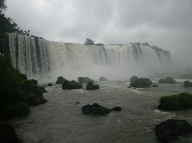 展望台のスタート地点到着。<br />物凄い水飛沫だからと言われ、雨合羽を着てから展望台に向かいます。