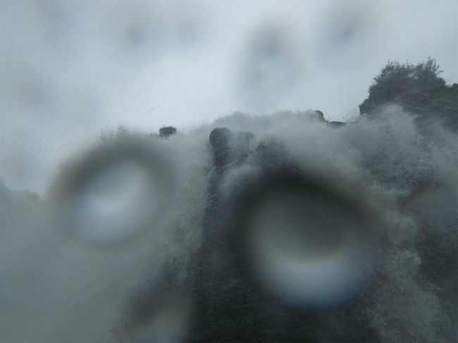 レンズに水滴付いちゃってるけど、折角なのでもう一枚。<br />こんな感じで出たり入ったり、４，５回楽しませてくれました。<br />上半身と、ズボン下側は完全にびしょ濡れ。