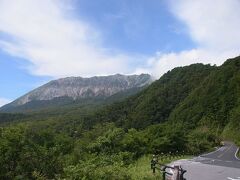 蒜山高原から、蒜山大山スカイランと県道４５号線で大山方面に向かいます。

途中、有名な鍵掛峠があります。

雲もなく、いい写真が撮れました。