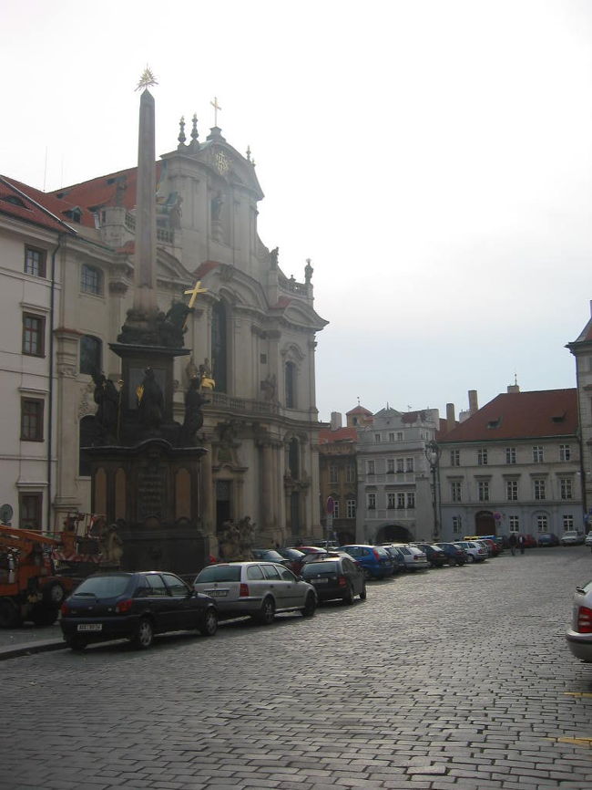 聖ニコラス教会が左に見えます。