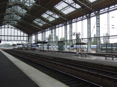 パリ・モンパルナス駅行きのＴＧＶは

１５：４０発なのでまだ駅は静か(*＾＾*)

