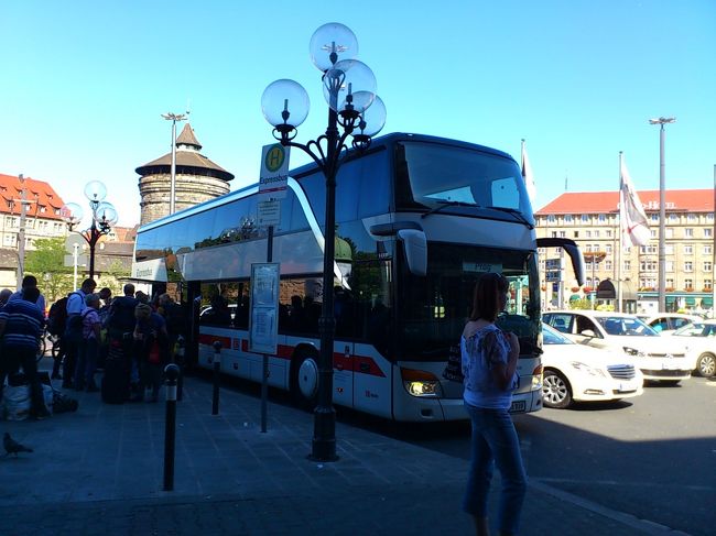 プラハ行きエクスプレスバス。バス乗り場が分らず、勇気を持って駅のスタッフに聞きました。<br />一応場所的にはニュルンベルク駅を出てすぐ右です。