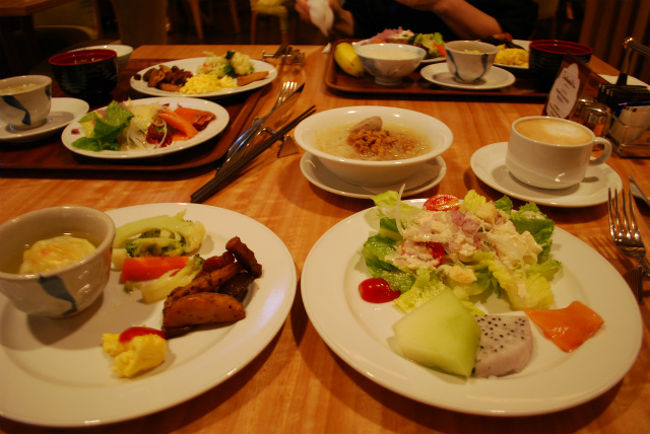 朝からタンパオや台湾ビーフン。<br />温野菜。<br />そしてたっぷりシーザーサラダ☆彡<br /><br />この日のメロン。<br />すごーーく甘かった*^^*