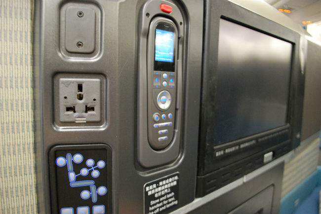 行きの機材とは違って、ボタン式。<br />モニターもついてました。^^