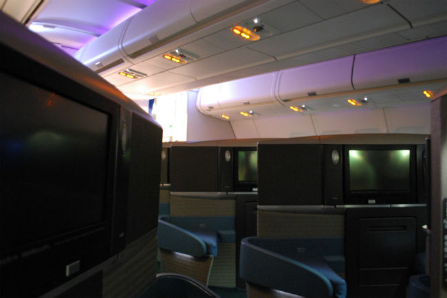 飛び立つとき、<br />こんな感じでムーディーな照明に。笑