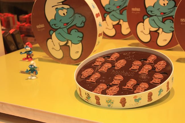 お菓子編。スマーフのチョコレートかわいい♪