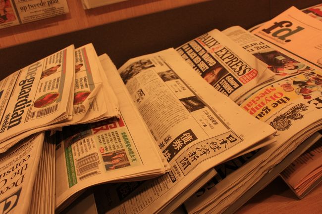 空港で日経新聞を見つけてなんとなく嬉しくなりました(笑)日本語〜！