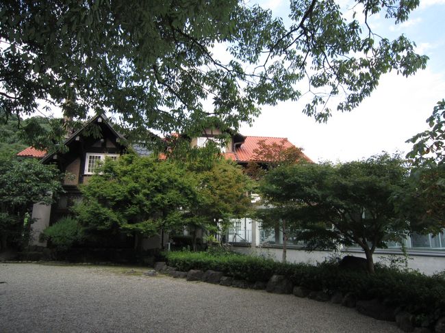 大山崎山荘（京都府）<br /><br />うちの近所です(^^)<br />家から歩いて40分位。<br />途中に聖天さんもあります。<br />小学校時代の遠足コースだったなぁ♪<br /><br />大山崎山荘付近は急勾配な坂なので<br />結構息があがります。<br />天王山の出入り口でもあり、秀吉軍が<br />光秀軍討伐に駆け上がった坂です。<br />この坂を鎧着て駆け上がったんか〜っと、<br />きっとめまいがすることでしょう。